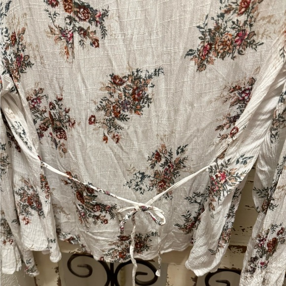 BOHO AMERICAN RAG CIE FLORAL BLOUSE - Picture 8 of 9